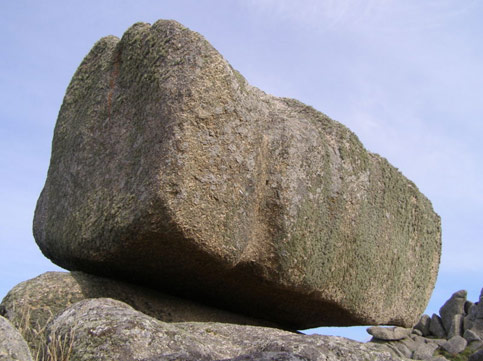 Logan_Rock_Treen.jpg